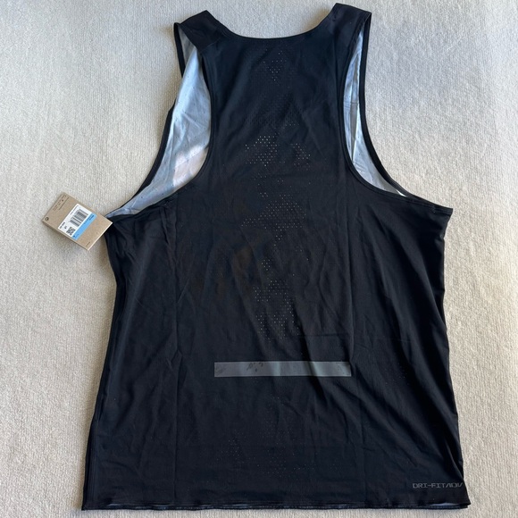 Nike DRI-FIT ADV Run Division Pinnacle Men's Tank - Picture 4 of 5